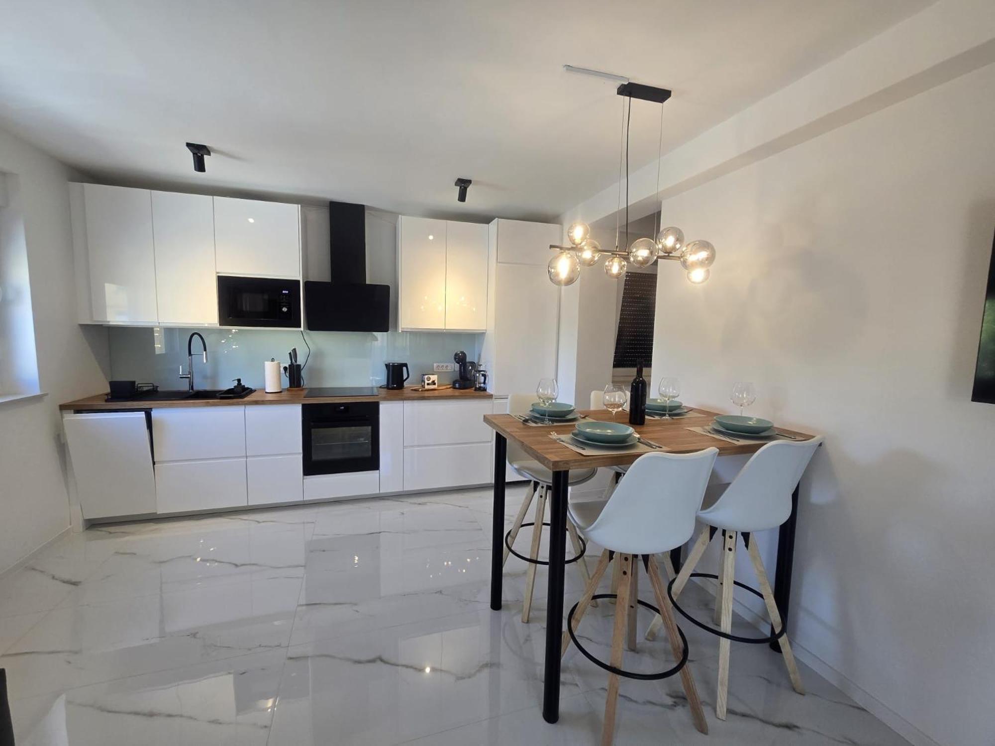 Leopold Apartment Kozino